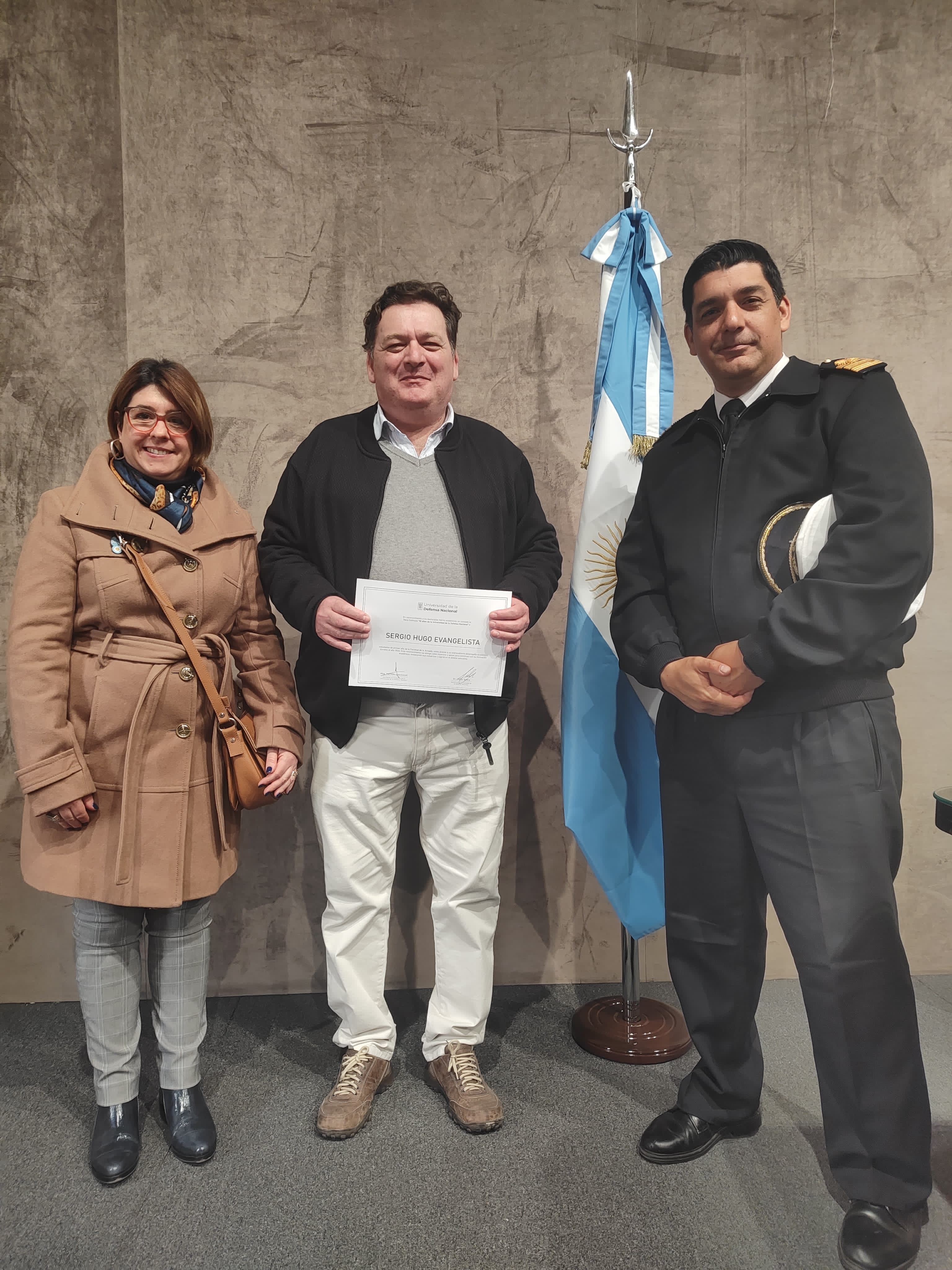 Becario y Directivos de la ESCM